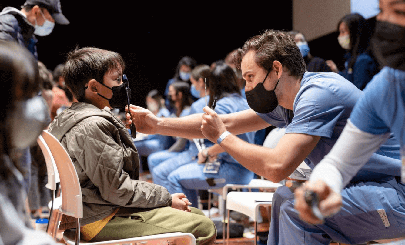 Zenni + de Youngsters Day Out - Zenni Gives